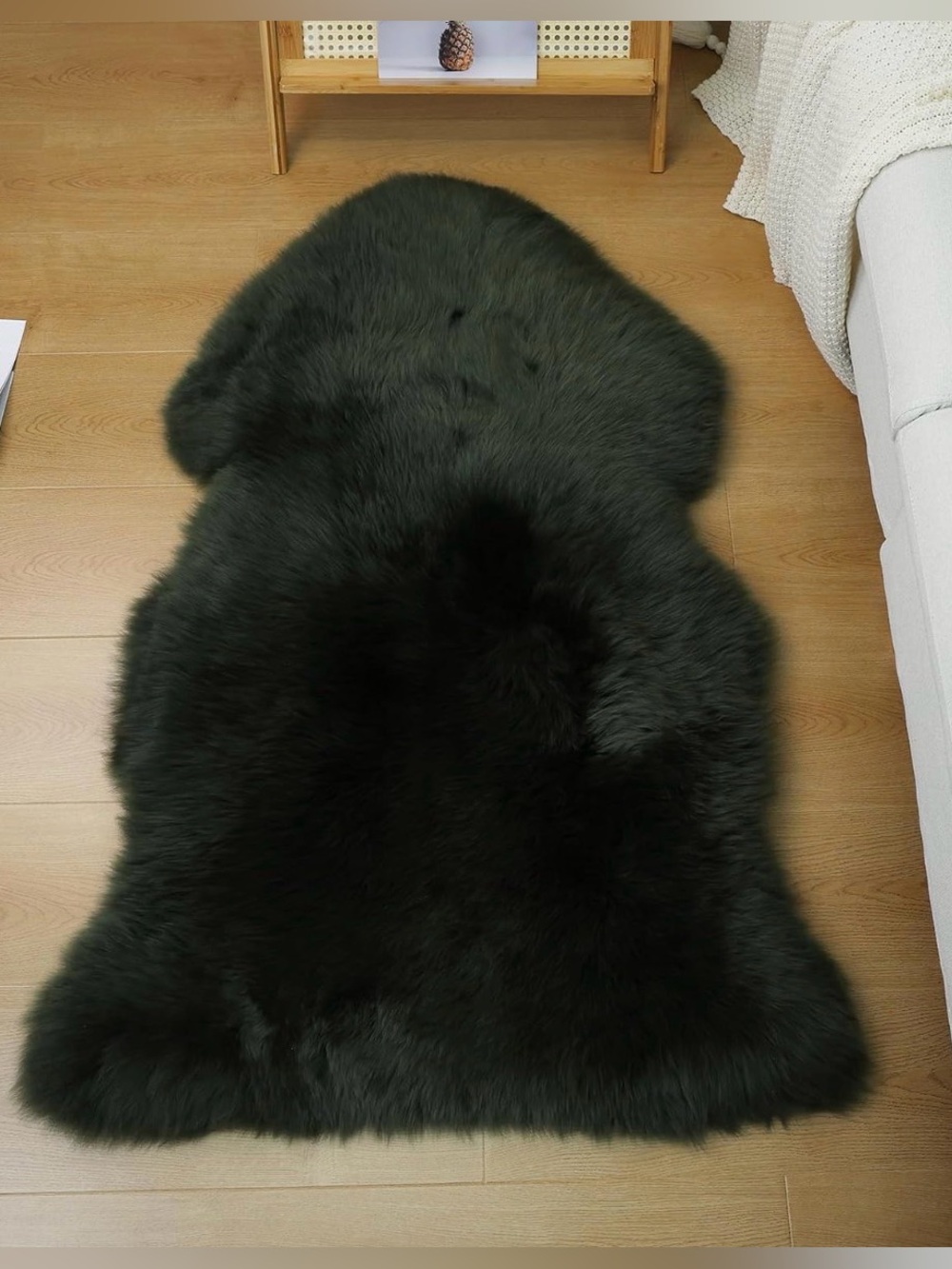 RZLWOOL Genuine Sheepskin Rug 
(Forest Green) 2'x 3' (36” x 24”) - Picture 3 of 17